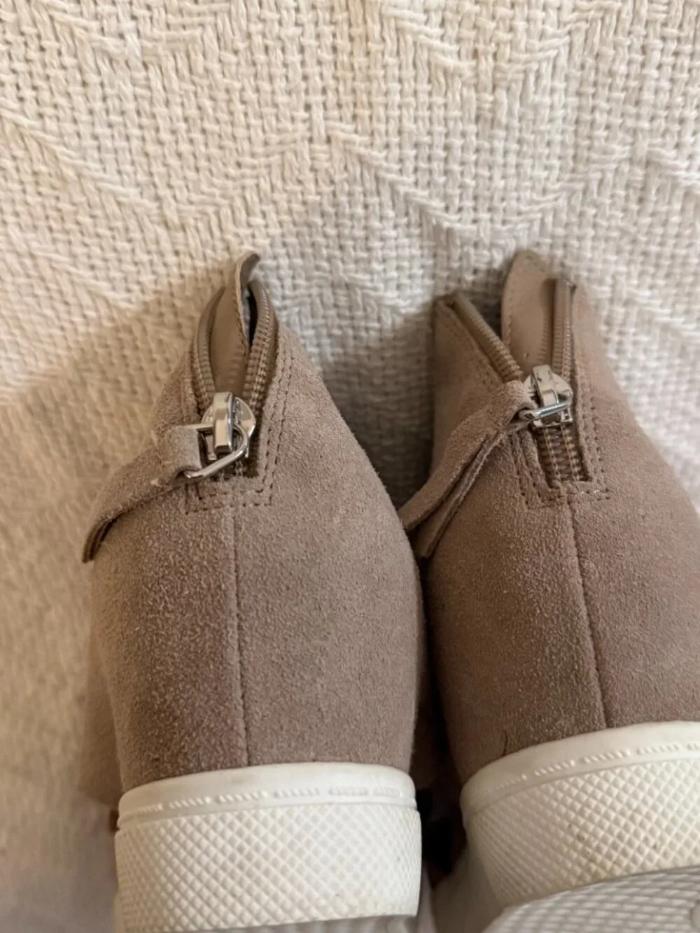 Steve Madden Women’s Size 8 Taupe Suede Open Toe Wedge Sneakers Back Zip